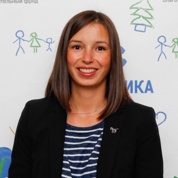 Герой дня: руководитель фонда «Арифметика добра» Наиля Новожилова помогает сиротам обрести семью